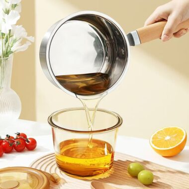 Amber heat-resistant glass food container for kitchen storage