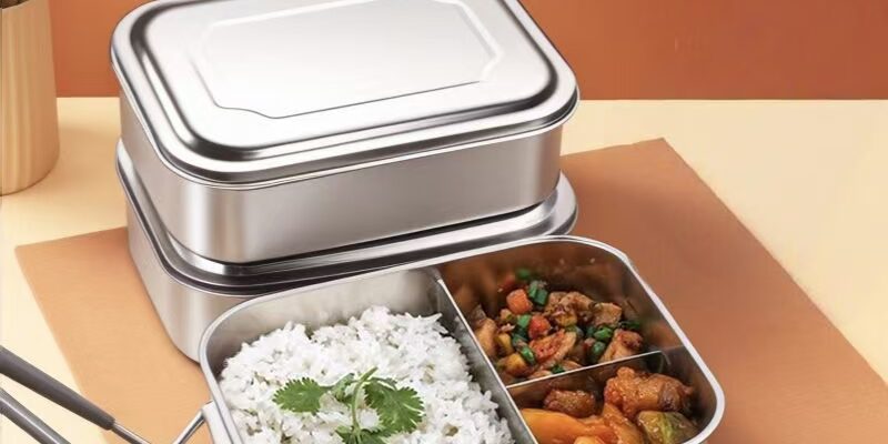 Portable stainless steel lunch container for office workers