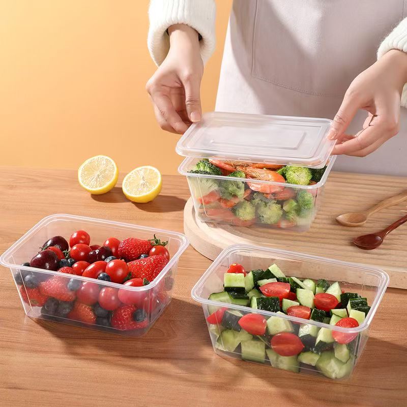 Disposable microwavable food container for takeaway packaging