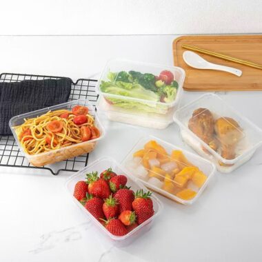 Disposable microwavable food container for takeaway packaging