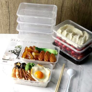 Disposable microwavable food container for takeaway packaging