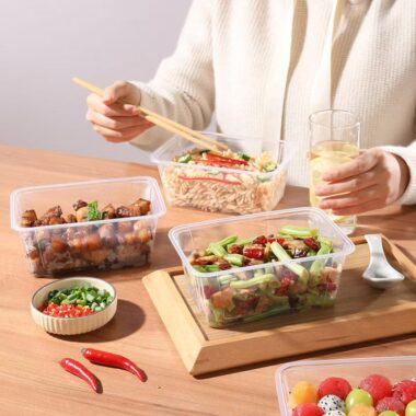 Disposable microwavable food container for takeaway packaging