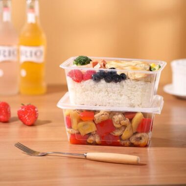 Disposable microwavable food container for takeaway packaging