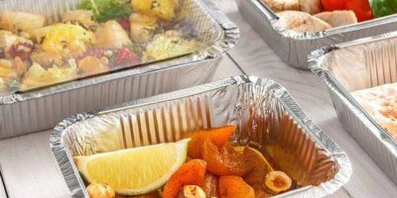 Oven-safe aluminum foil food container for cooking and baking