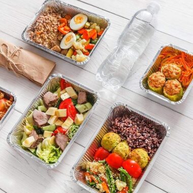 Oven-safe aluminum foil food container for cooking and baking