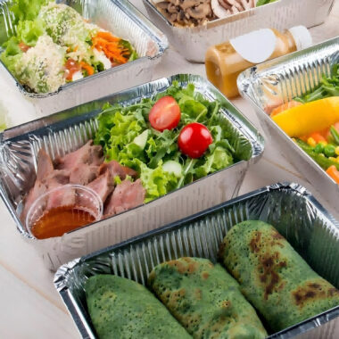 Oven-safe aluminum foil food container for cooking and baking