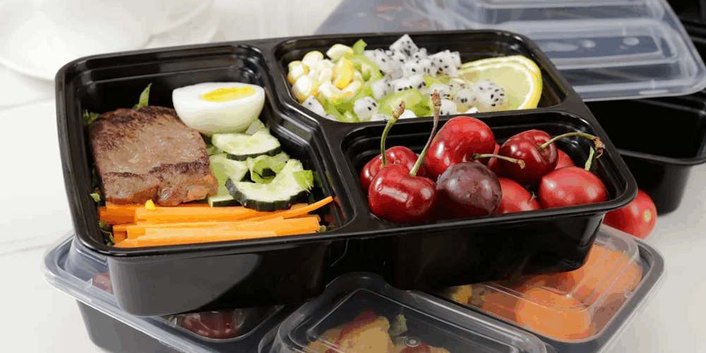 Plastic food container with lid for bento and meal packaging