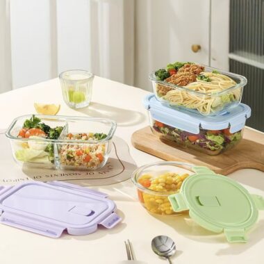 Microwave-safe glass food container with lid for office use