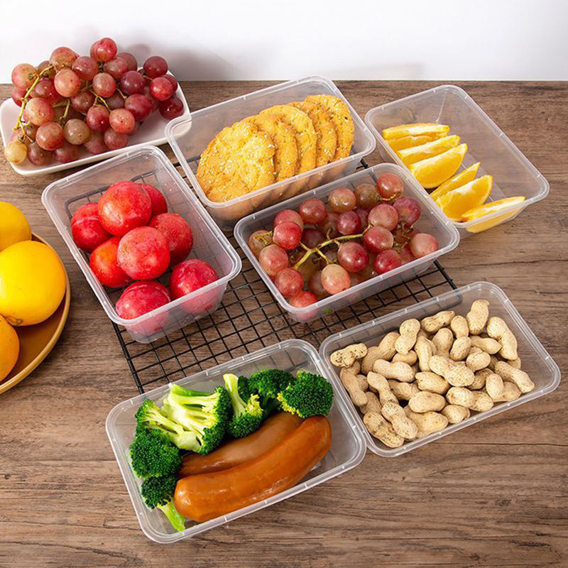 Portable microwavable food container for takeaway use