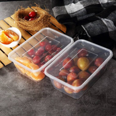 Durable and leak-proof microwavable food containers designed for portable takeaway and meal delivery applications.