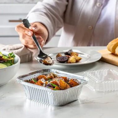 Oil-proof aluminum foil food container for household use