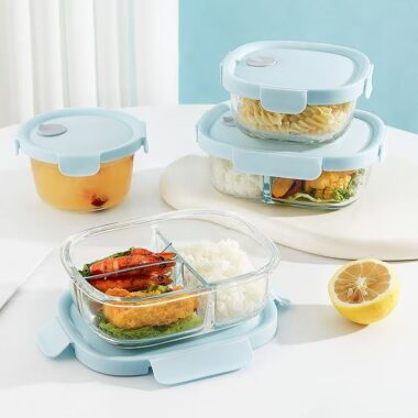 Heat-resistant divided glass food container with airtight lid