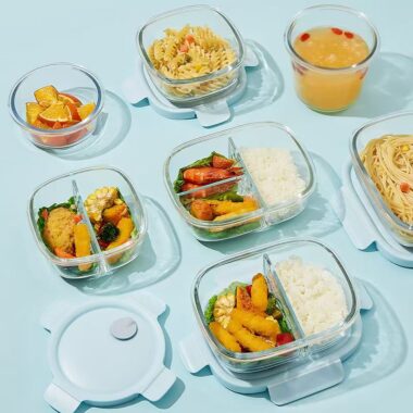 Heat-resistant divided glass food container with airtight lid