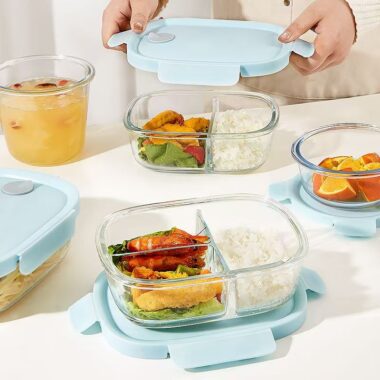 Heat-resistant divided glass food container with airtight lid