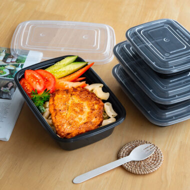 Plastic microwavable food container for fresh-keeping and storage