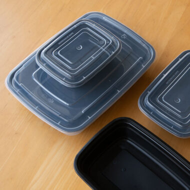 Plastic microwavable food container for fresh-keeping and storage