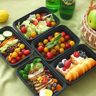 Food-grade leakproof plastic lunch container for salad and bento meals