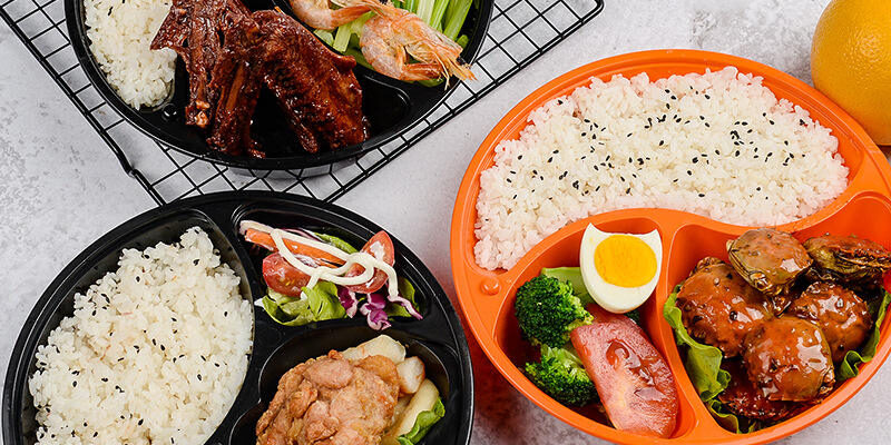 Thickened leakproof plastic takeaway container for restaurant food delivery