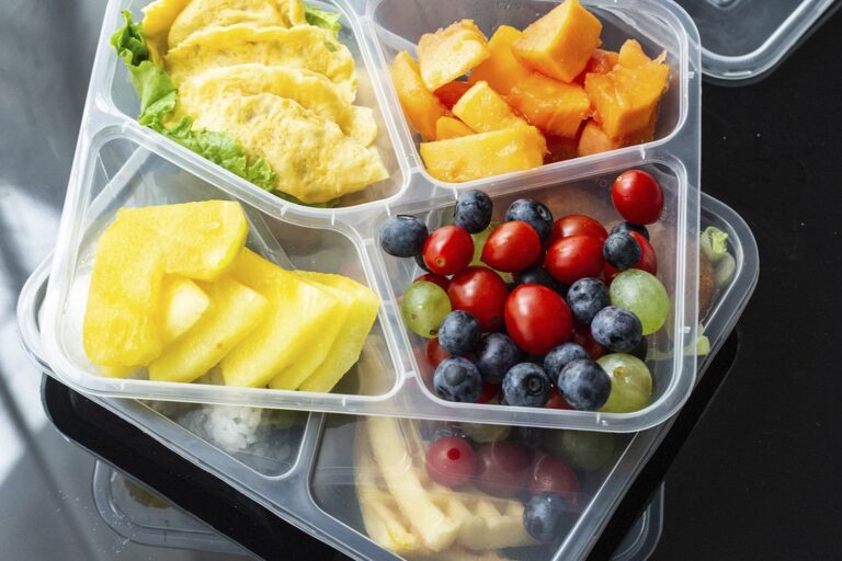 Microwave-safe takeaway plastic food container for fast food packaging