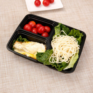 Microwavable disposable plastic food container for takeaway packaging