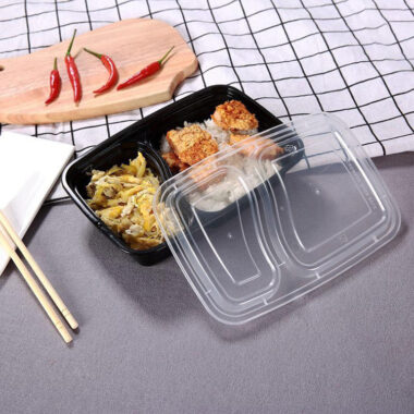 Microwavable disposable plastic food container for takeaway packaging
