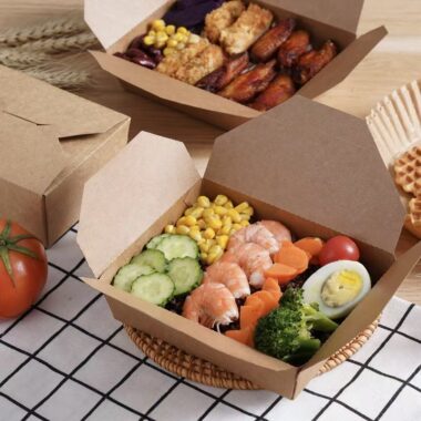 Portable eco-friendly kraft paper food container for takeaway packaging