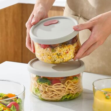 Round airtight microwave-safe glass food container with lid