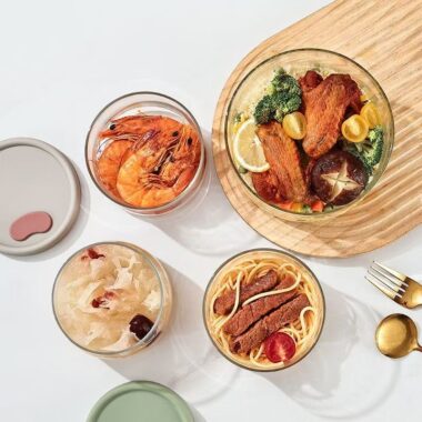 Round airtight microwave-safe glass food container with lid