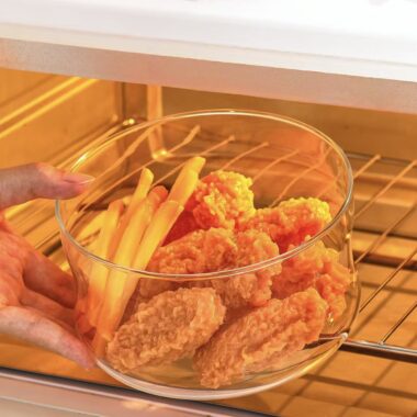 Round airtight microwave-safe glass food container with lid