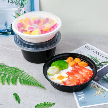 Round plastic food container with lid for salad and lunch packaging