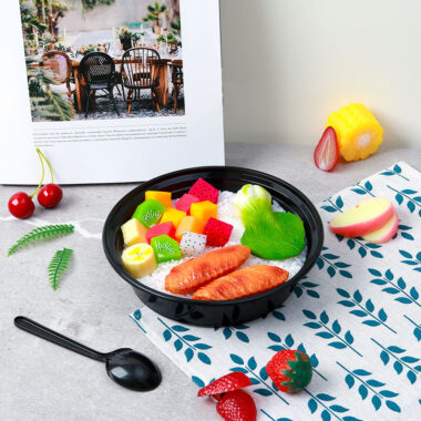 Round plastic food container with lid for salad and lunch packaging