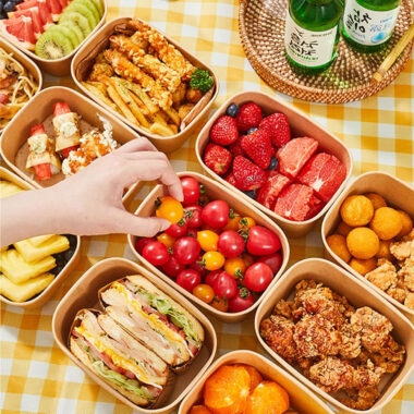 Eco-friendly kraft paper food container for takeaway packaging