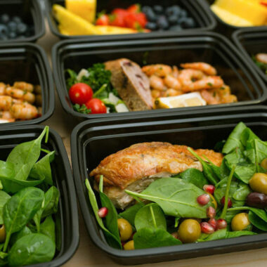 Plastic takeaway food container for restaurants and delivery