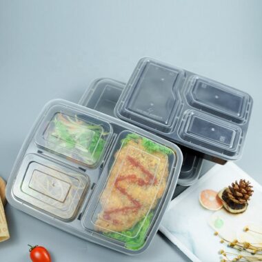 Plastic takeaway food container for restaurants and delivery
