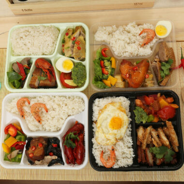 Plastic food container for takeaway packaging and kitchen storage
