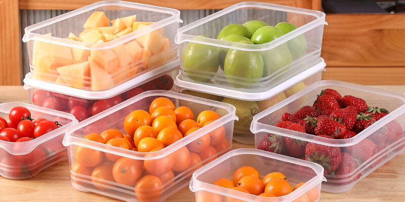 Food-grade microwavable food container with transparent lid